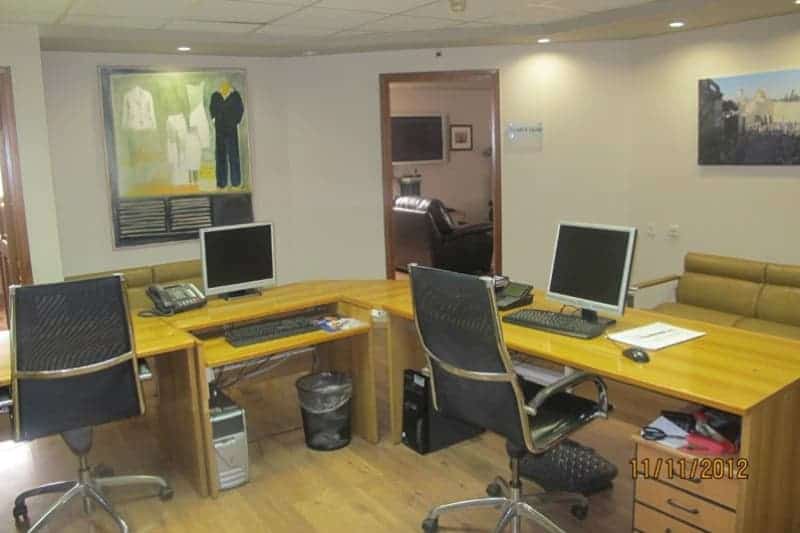 חדר עבודה במשרד לפני עיצוב פנים