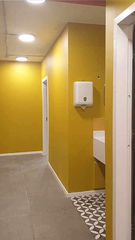 עיצוב חדר שירותים במשרד