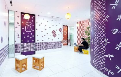 משרדי גוגל בטוקיו – הלבשת קירות בהשראת תרבות הפסטיבלים והסמלים היפניים